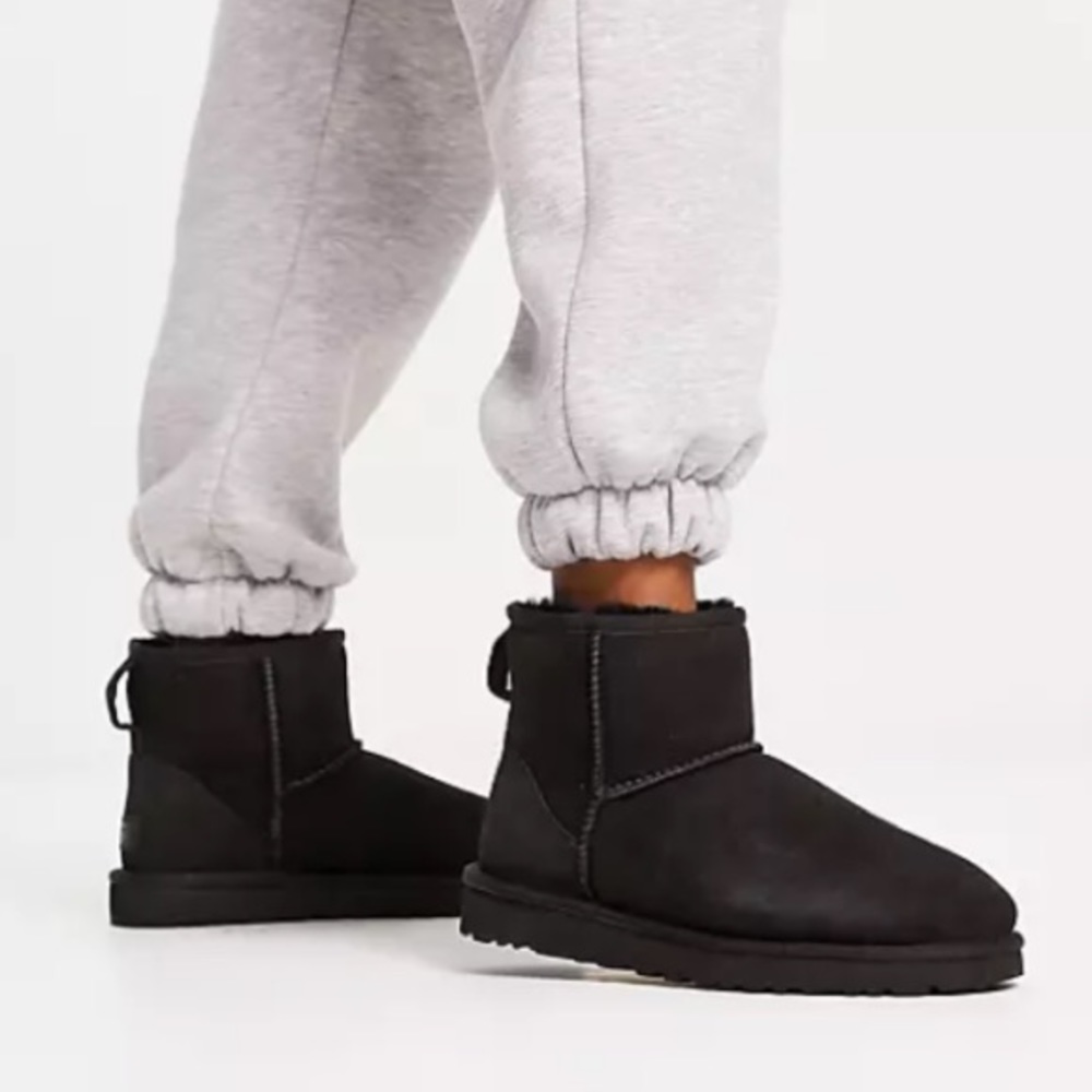 UGG CLASSIC MINI boots women’s black 10